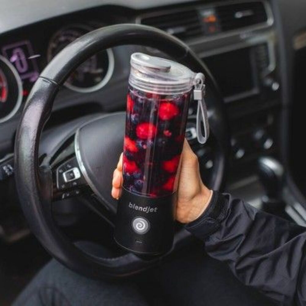 BlendJet 2 Portable Blender with Orbiter drinking lid - Black - Picture 4 of 6